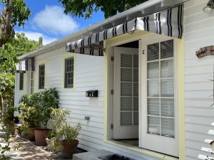 Cottage Carriage House-2 bedroom with 2 full bathrooms